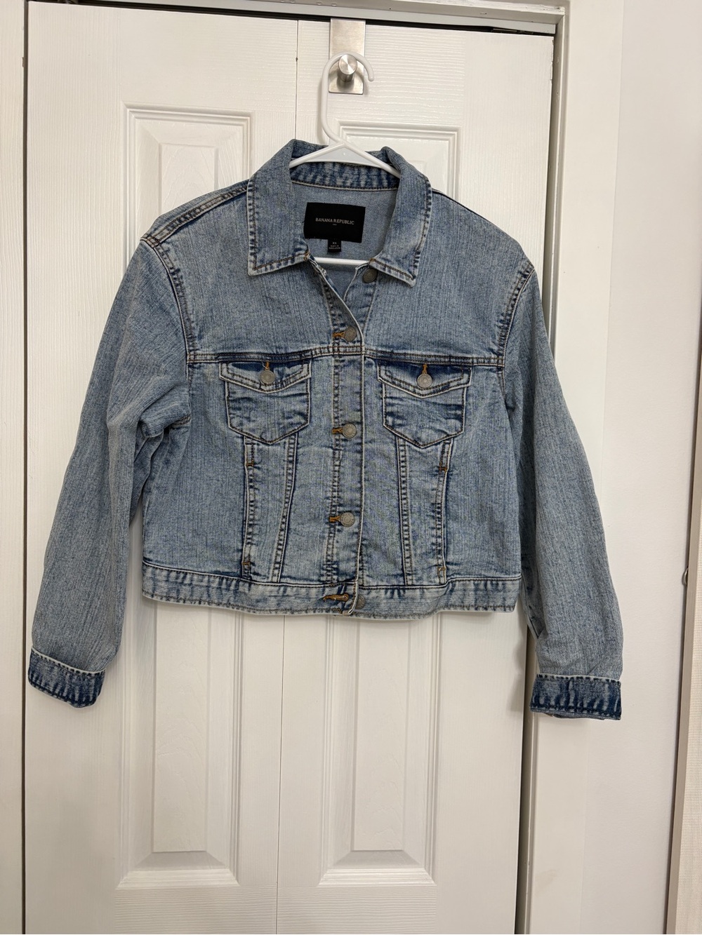 Banana Republic Light Wash Denim Jacket - Cropped Trucker